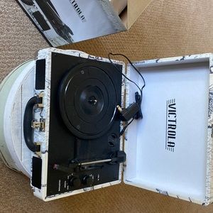 Victrola 3 speed Bluetooth turntable